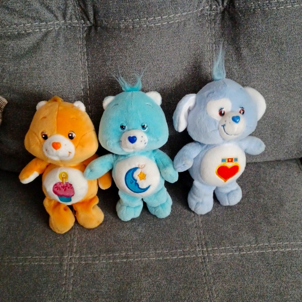 3 small care bears